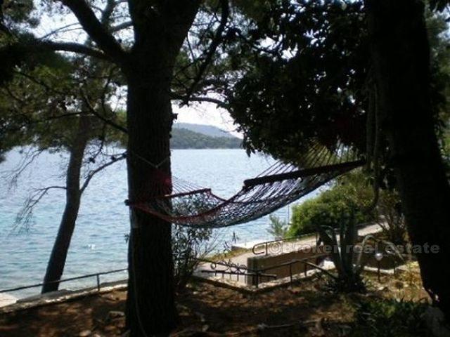 Prekrasna kuca uz samo more