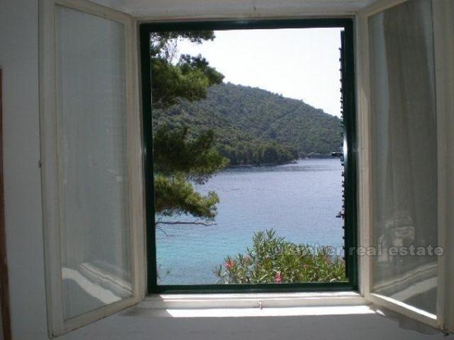 Prekrasna kuca uz samo more