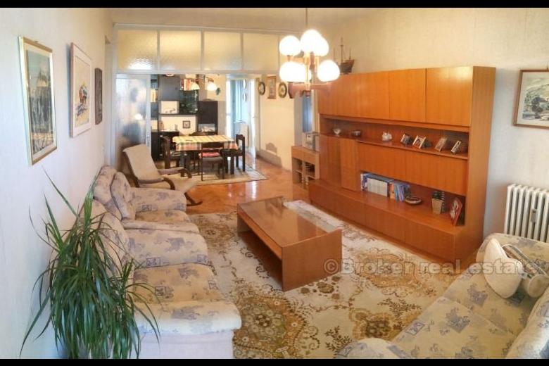 Appartamento di 4 camere da letto con vista