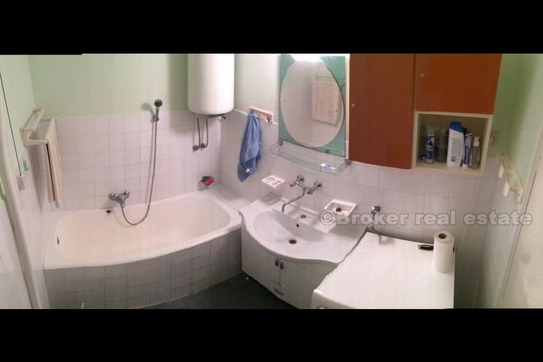 Appartamento di 4 camere da letto con vista