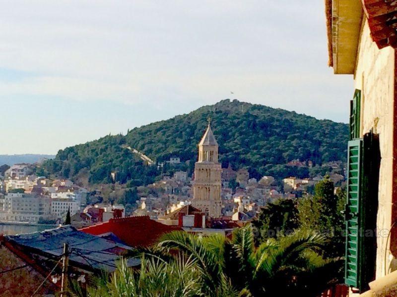 Dvosobni stan s prekrasnim pogledom