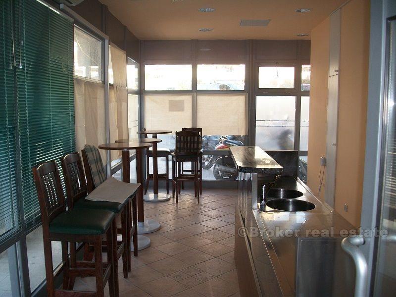 Spazio per uffici completamente arredato, in vendita