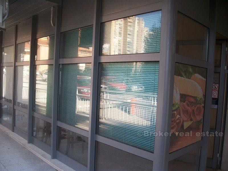 Spazio per uffici completamente arredato, in vendita