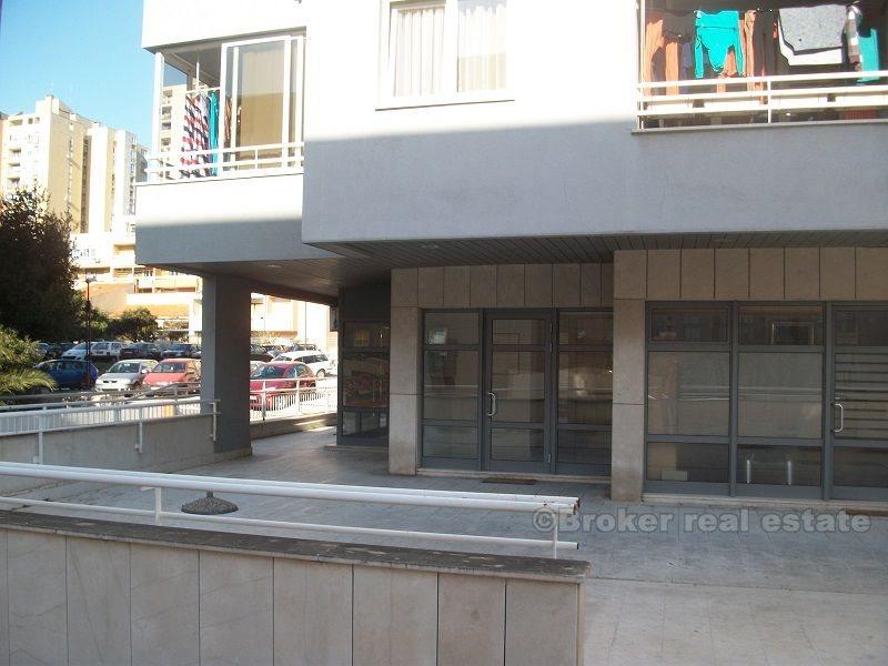 Spazio per uffici completamente arredato, in vendita