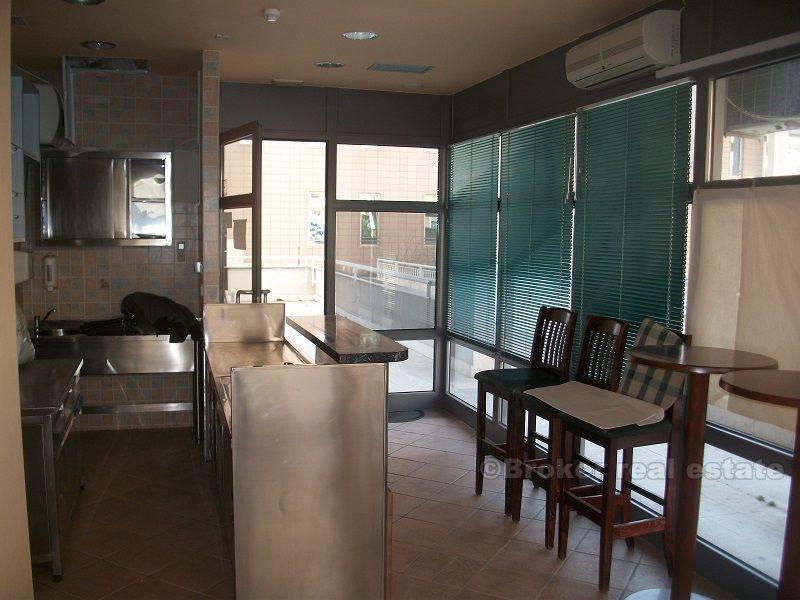 Spazio per uffici completamente arredato, in vendita