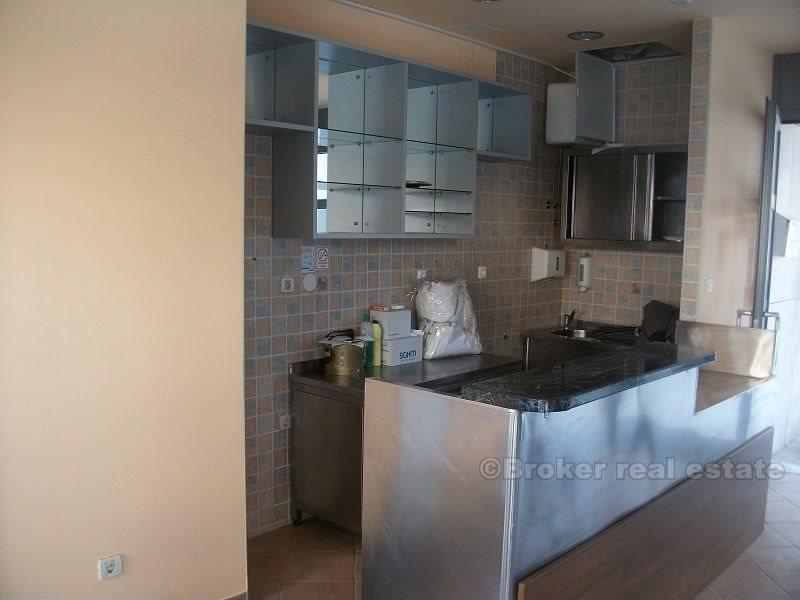 W pełni umeblowane biuro, na sprzedaż