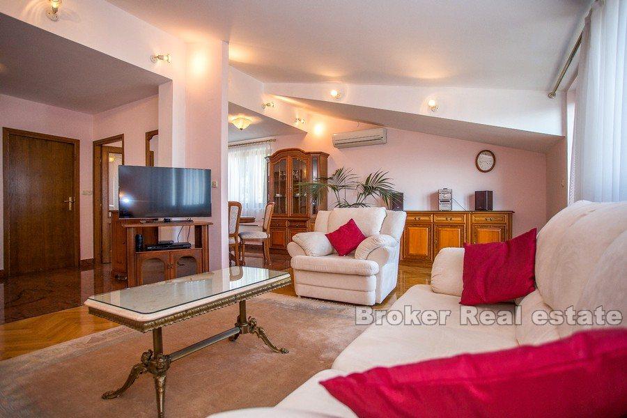 Elegant penthouse, for rent