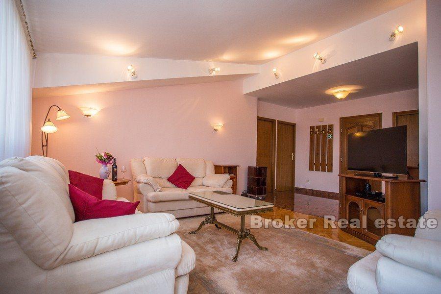 Elegant penthouse, for rent