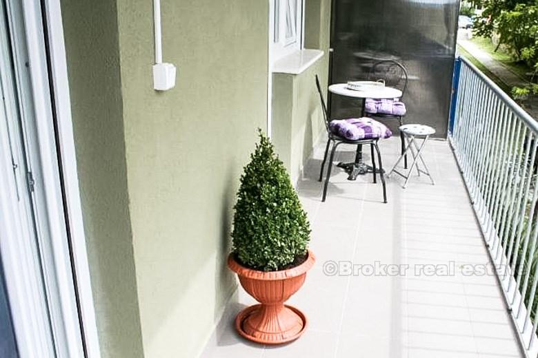 Moderně zařízený dvoupokojový byt k pronájmu
