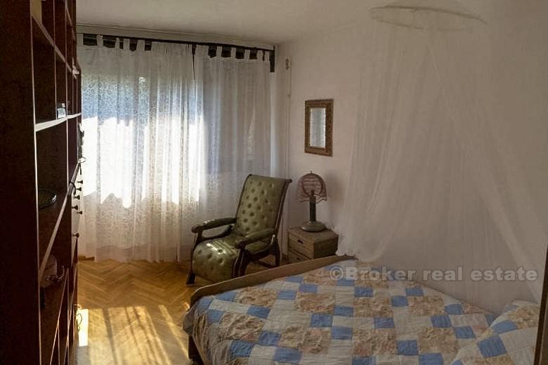 Confortable appartement de trois pièces sur Blatine, à louer