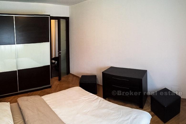 Appartement moderne à deux chambres, à louer