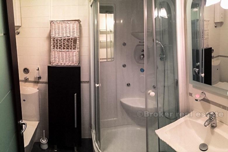 Appartement moderne à deux chambres, à louer