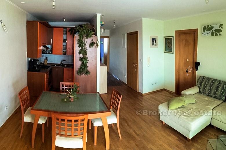 Appartement moderne de deux chambres, à louer