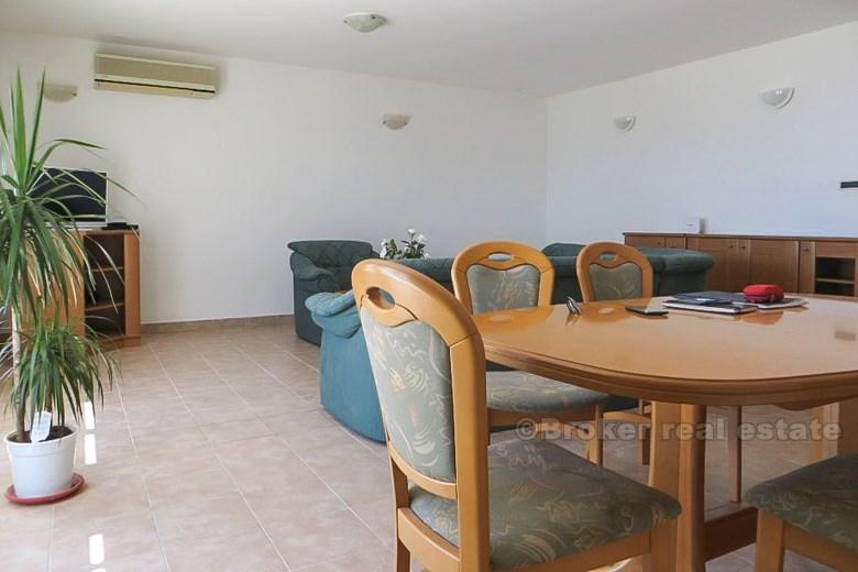 Appartement avec belle vue, à louer