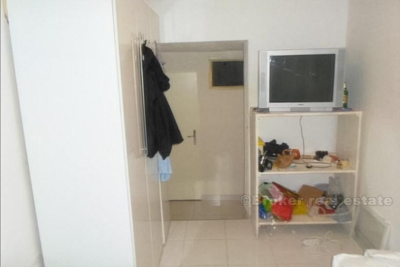 Полностью меблированная двухкомнатная квартира, для продажи