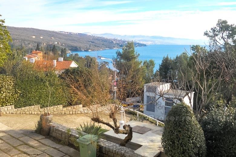 Haus mit mediterranem Garten, zum Verkauf