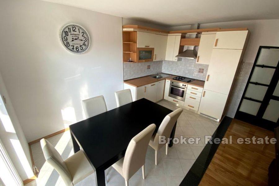 Dwa komfortowe apartamenty z trzema sypialniami do wynajęcia