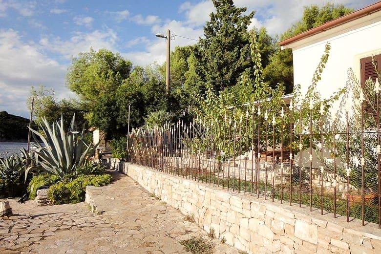 Красивый полуотдельный дом