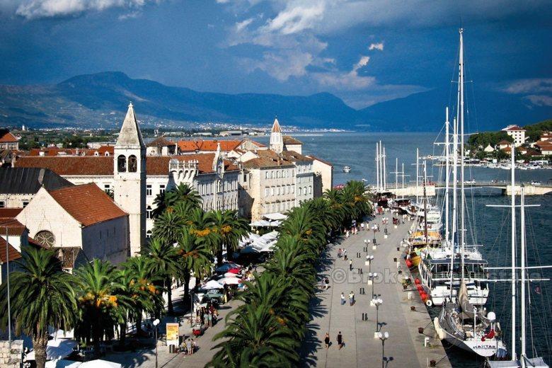 Exclusive villa with sea view