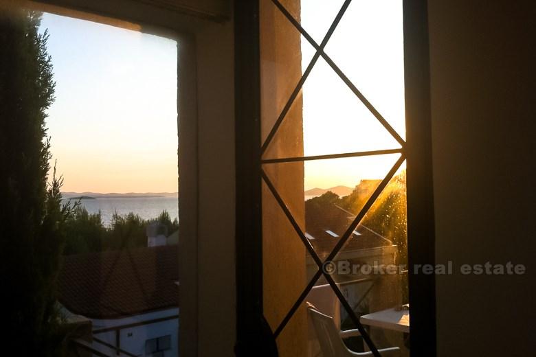 Hus nær sjøen, til salgs