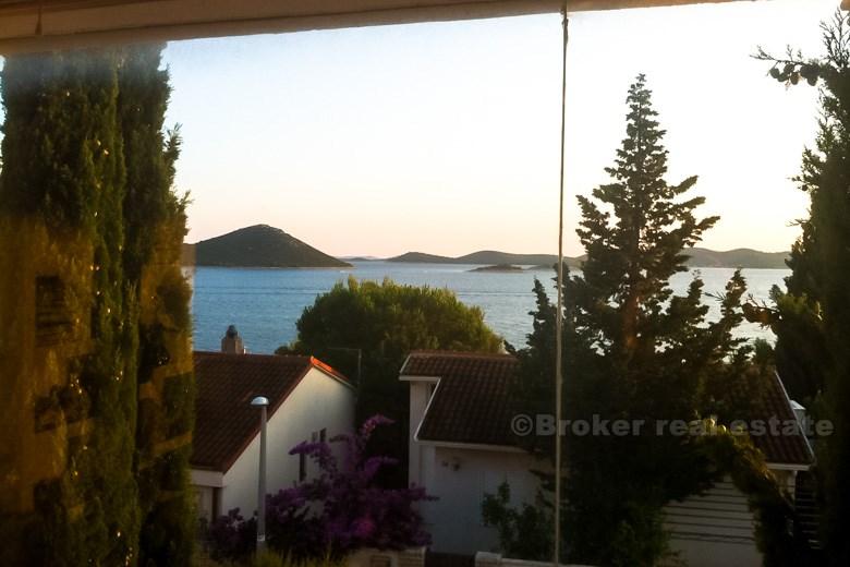 Hus nær sjøen, til salgs