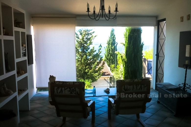 Hus nær sjøen, til salgs