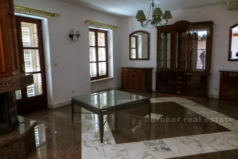 Villa on three floors, near the beach, for rent