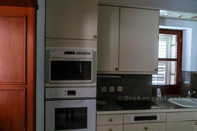 Villa on three floors, near the beach, for rent