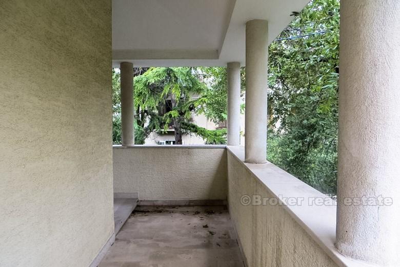 Villa on three floors, near the beach, for rent