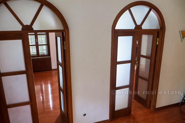 Villa on three floors, near the beach, for rent