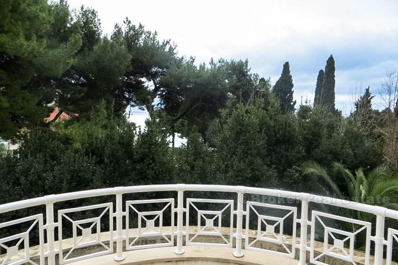 Villa on three floors, near the beach, for rent