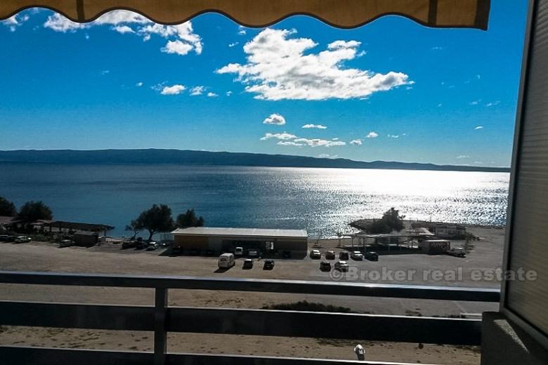 Three bedroom apartment, first row to the sea