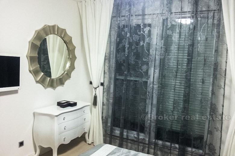 Three bedroom apartment, first row to the sea