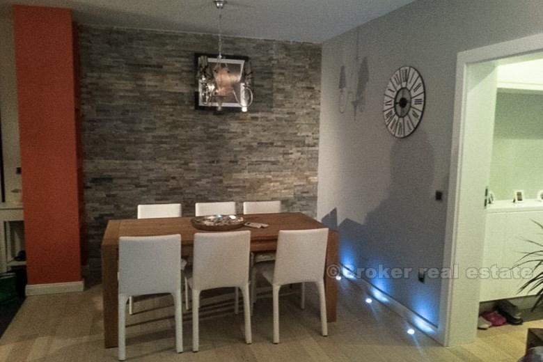 Three bedroom apartment, first row to the sea