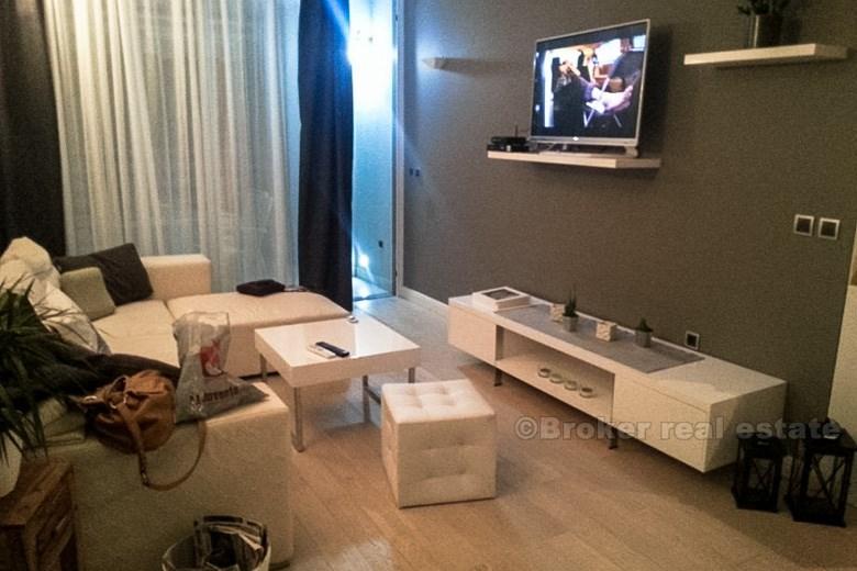 Three bedroom apartment, first row to the sea