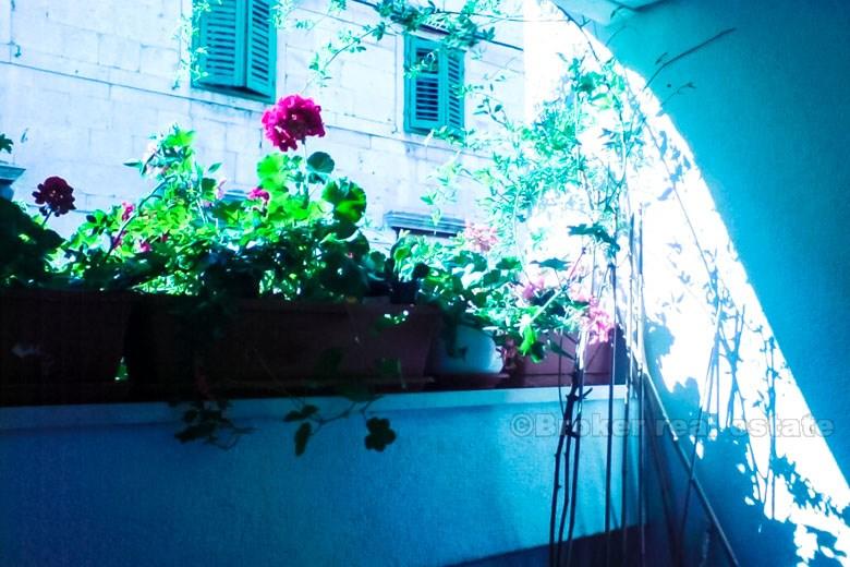 Samostojeća kuća s bazenom