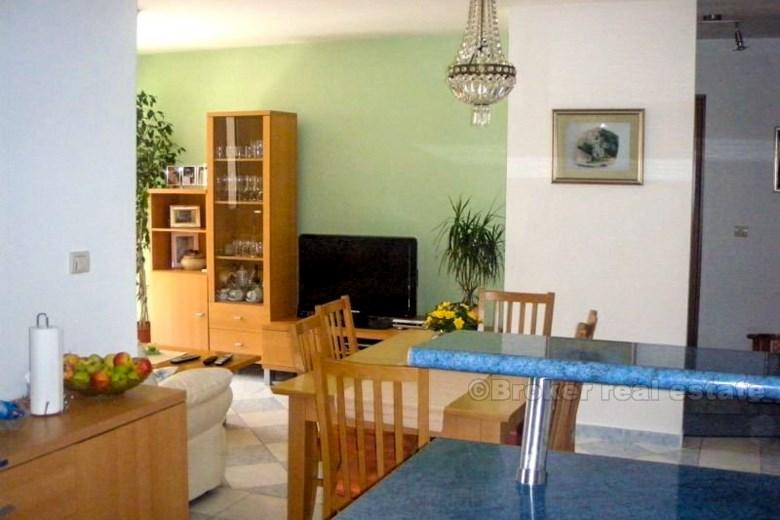 Appartement avec balcon et terrasse