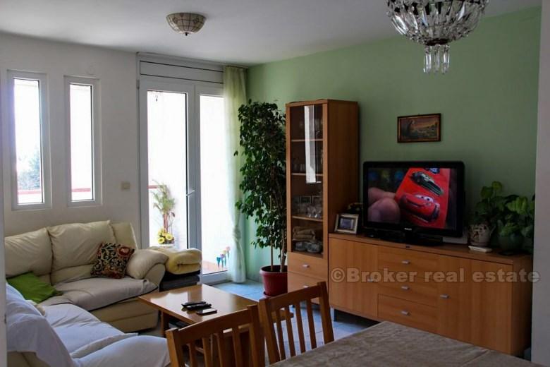 Appartement avec balcon et terrasse