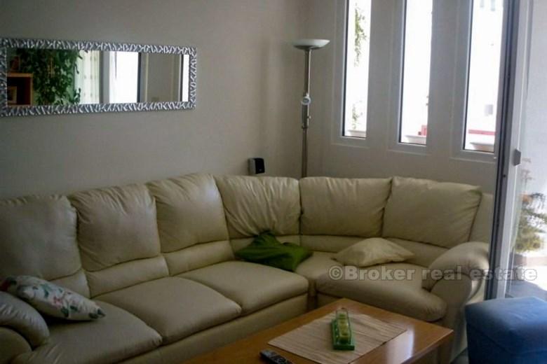 Appartement avec balcon et terrasse