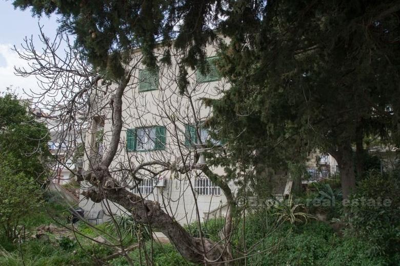 Fristående hus nära centrum av staden