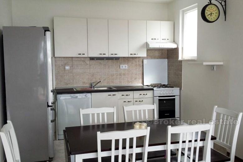 Comodo appartamento con tre camere da letto