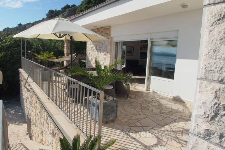 Villa med privat förtöjning