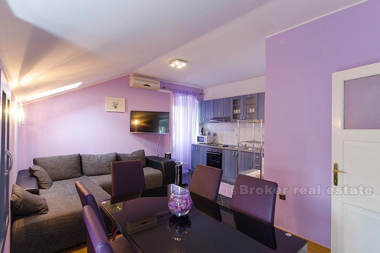 Prekrasan i renoviran trosoban apartman