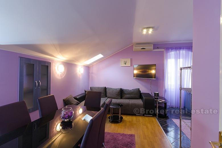 Belle et rénovée appartement de trois chambres