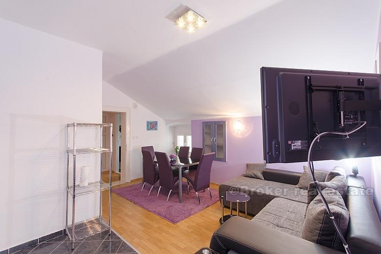 Belle et rénovée appartement de trois chambres