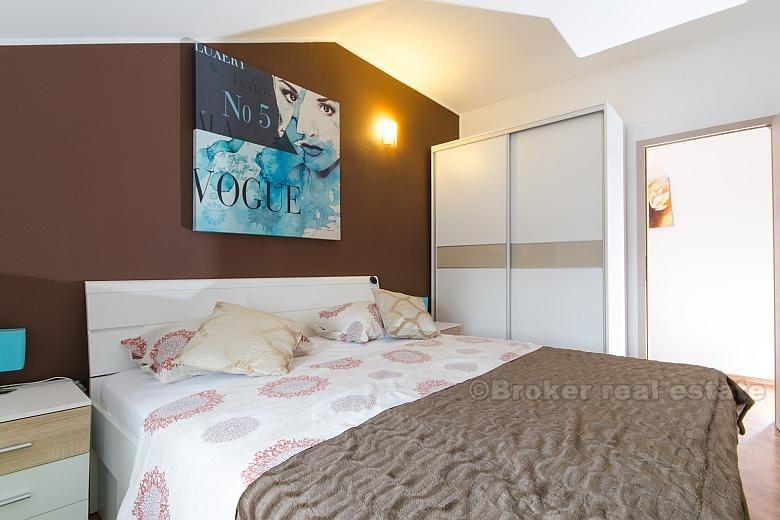 Beautiful and renovated three bedroom apartment