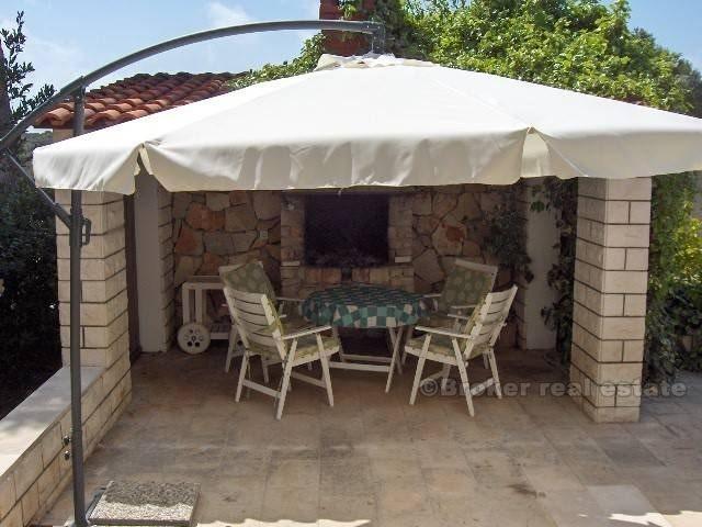 Дом / Вилла в окружении сада