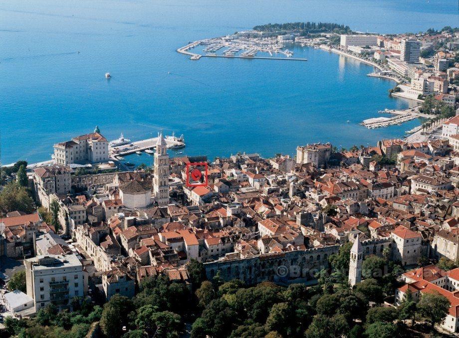 Casa di pietra nel centro della città