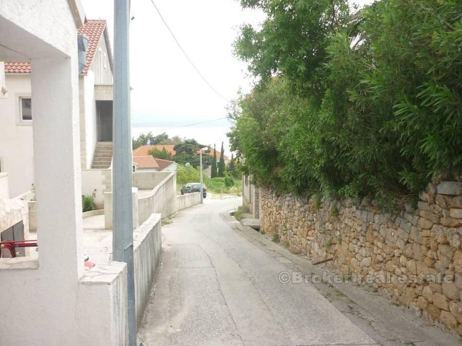 Ett sovrum med en terrass