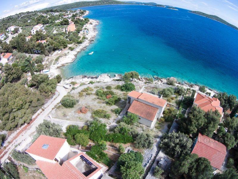 Niedokończony dom rodzinny nad morzem